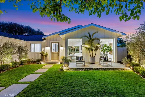 $2,995,000 | 223 Robin Hood Place, Costa Mesa, CA 92627