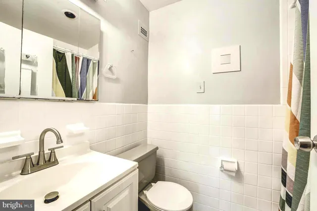 $1,595 | 5406 Connecticut Avenue Northwest, Unit 705, Washington, DC 20015