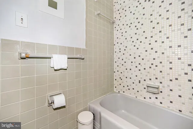 $1,595 | 5406 Connecticut Avenue Northwest, Unit 705, Washington, DC 20015