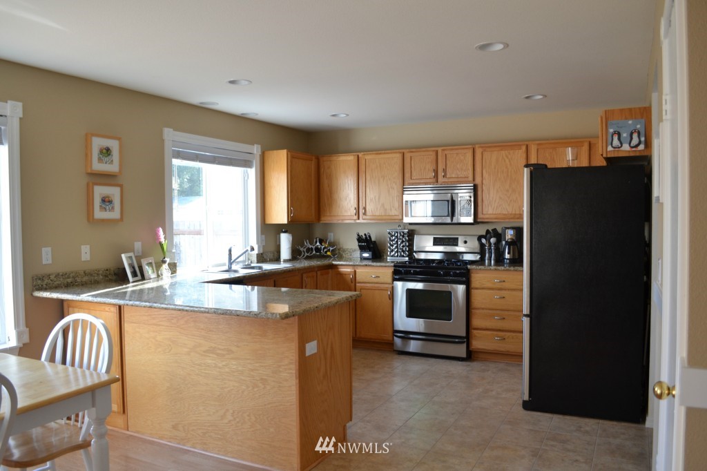 9619 Meadow Road Southwest Lakewood, WA 98499 - Photo 7 of 15 Gallery Image 7