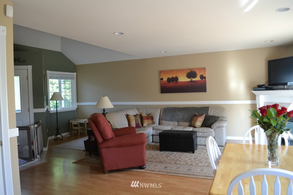 9619 Meadow Road Southwest Lakewood, WA 98499 - Photo 9 of 15 Gallery Image 9