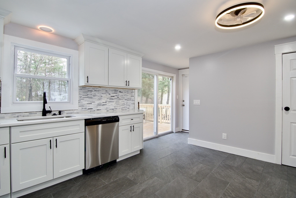 156 Saffron Circle Springfield, MA 01129 - Photo 13 of 42