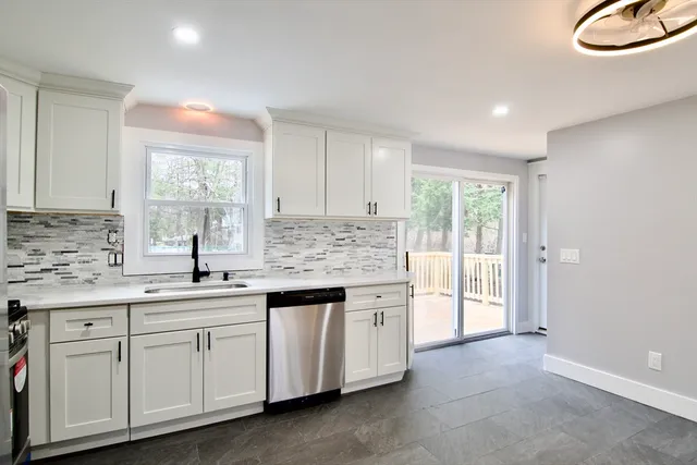 $349,900 | 156 Saffron Circle, Springfield, MA 01129