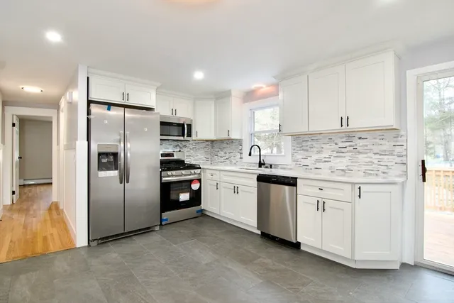 $349,900 | 156 Saffron Circle, Springfield, MA 01129