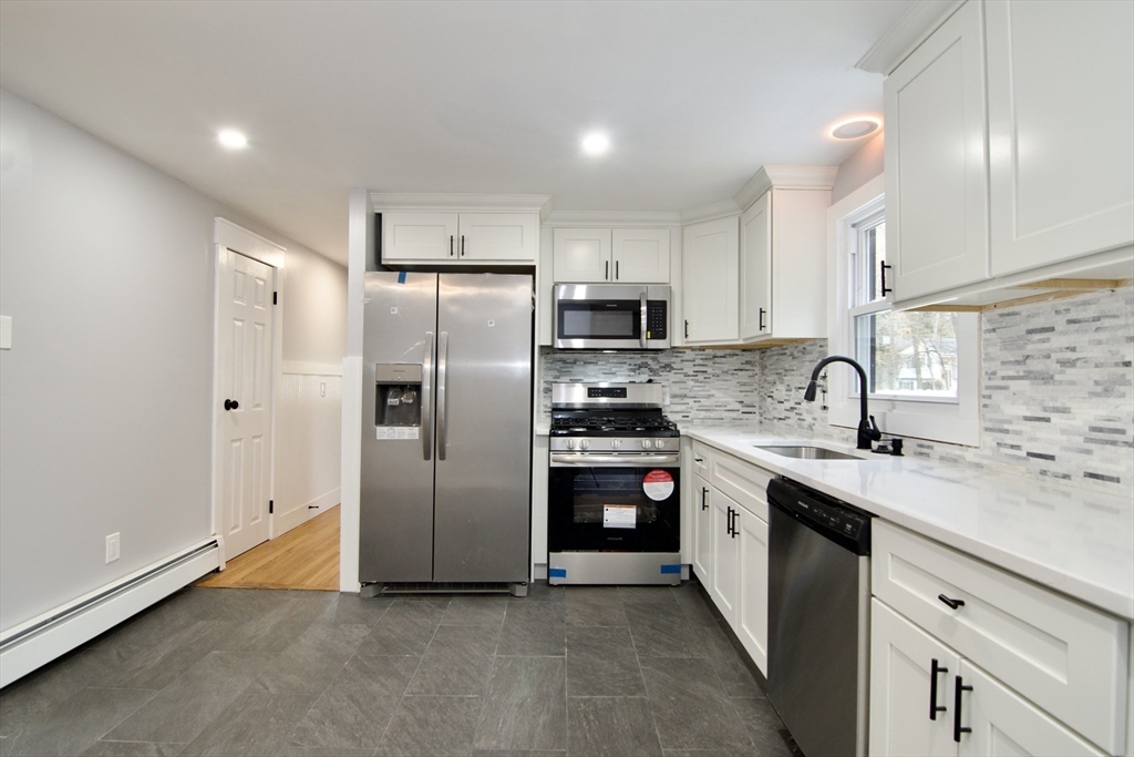 156 Saffron Circle Springfield, MA 01129 - Photo 17 of 42