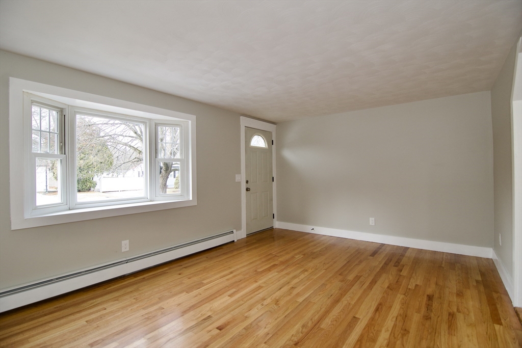 156 Saffron Circle Springfield, MA 01129 - Photo 4 of 42