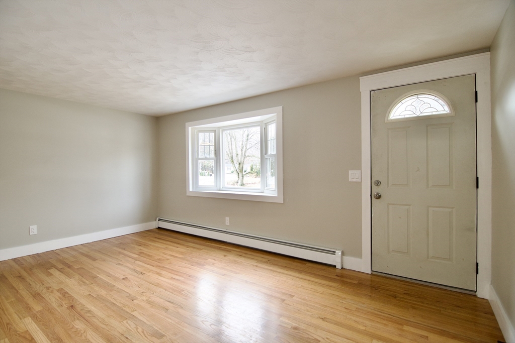 156 Saffron Circle Springfield, MA 01129 - Photo 5 of 42