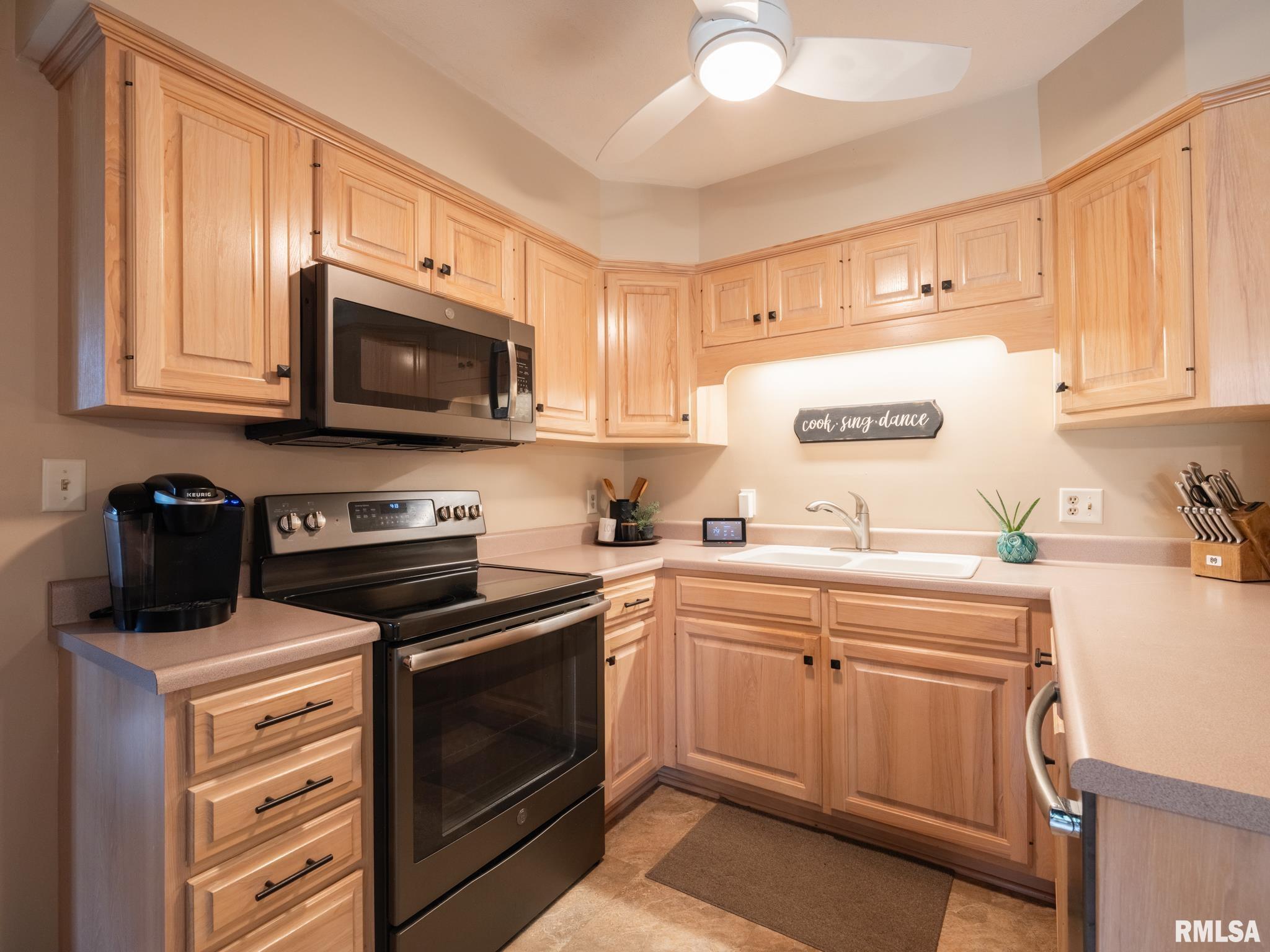 9 Cypress Point Pekin, IL 61554 - Photo 12 of 55