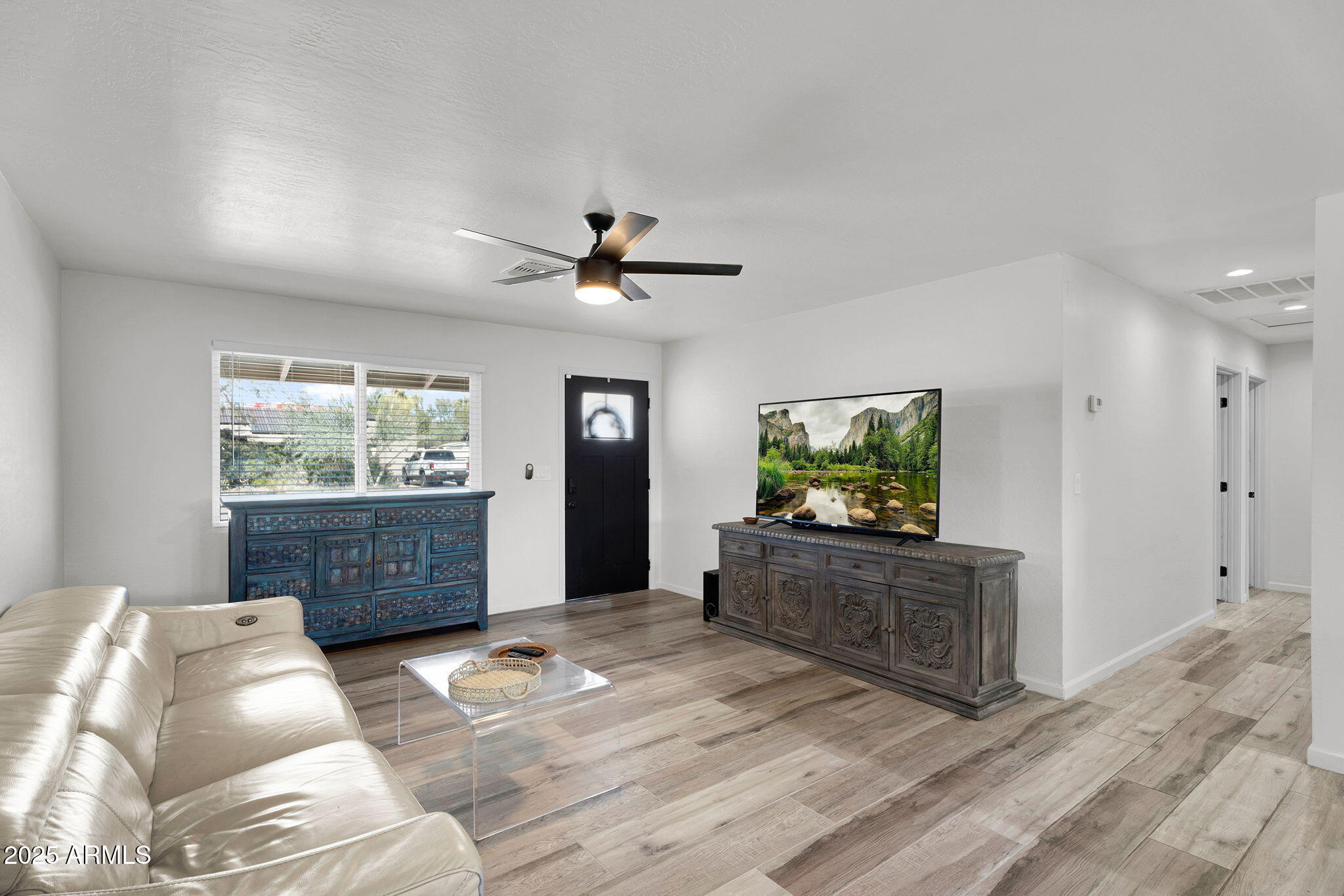 815 West Elna Rae Street Tempe, AZ 85281 - Photo 4 of 18 6-web-or-mls-815 W Elna Rae St-8