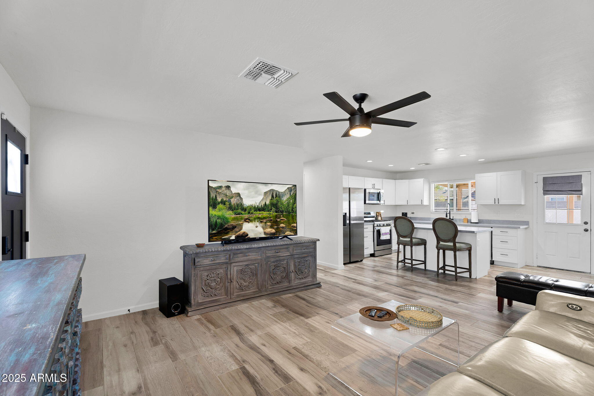 815 West Elna Rae Street Tempe, AZ 85281 - Photo 5 of 18 8-web-or-mls-815 W Elna Rae St-6