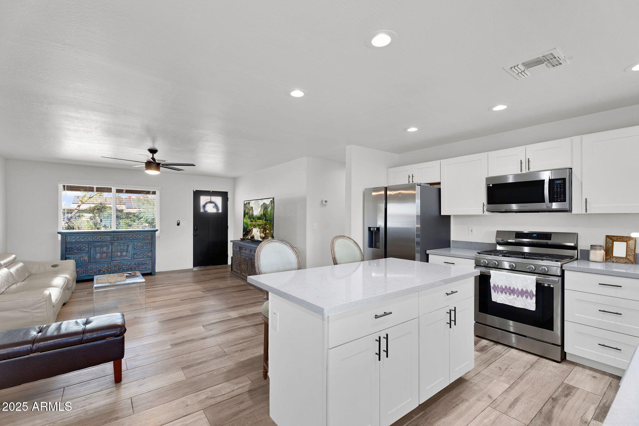 815 West Elna Rae Street Tempe, AZ 85281 - Photo 8 of 18 12-web-or-mls-815 W Elna Rae St-10