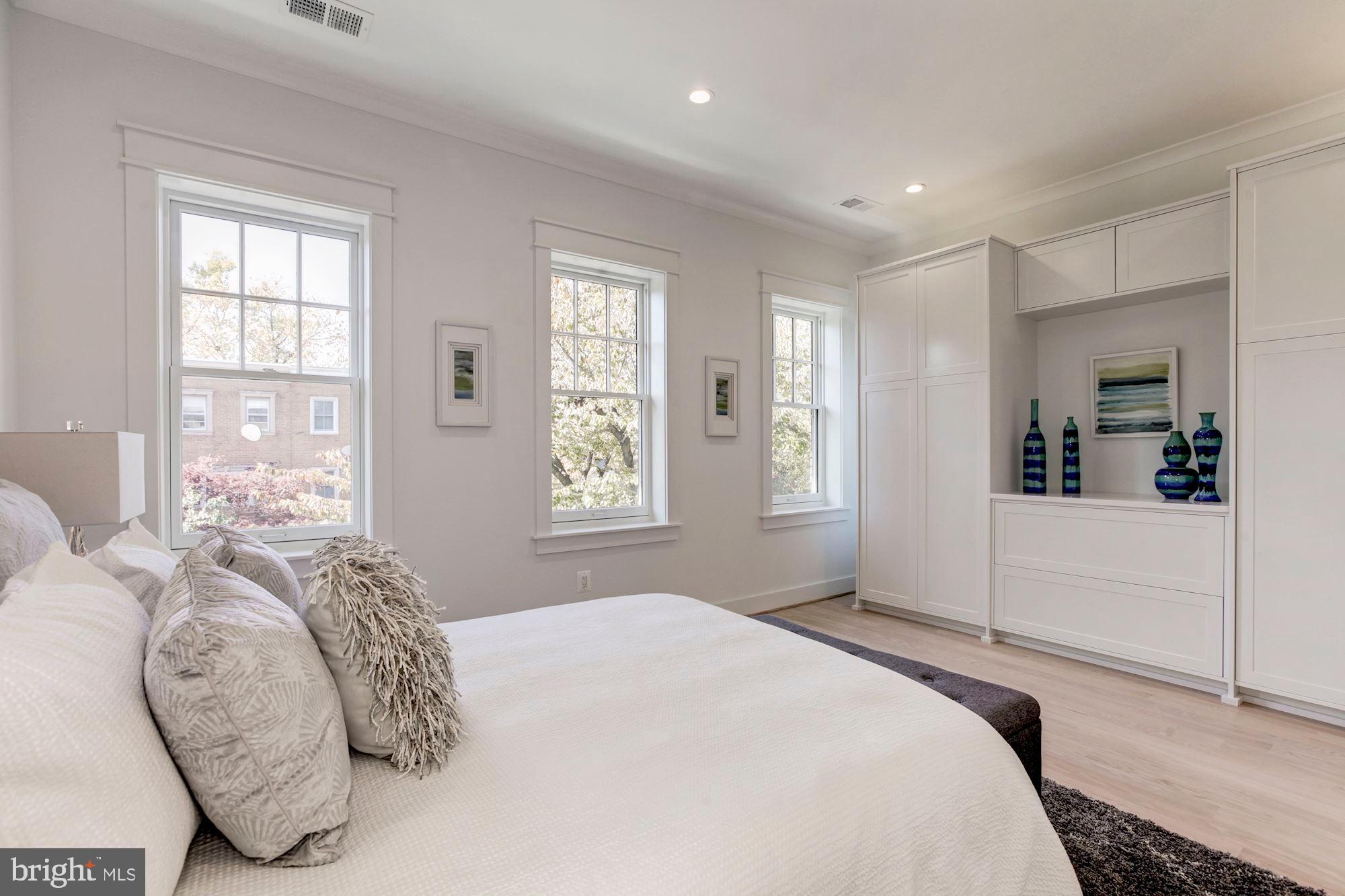 242 10th Street Southeast Washington, DC 20003 - Photo 16 of 43