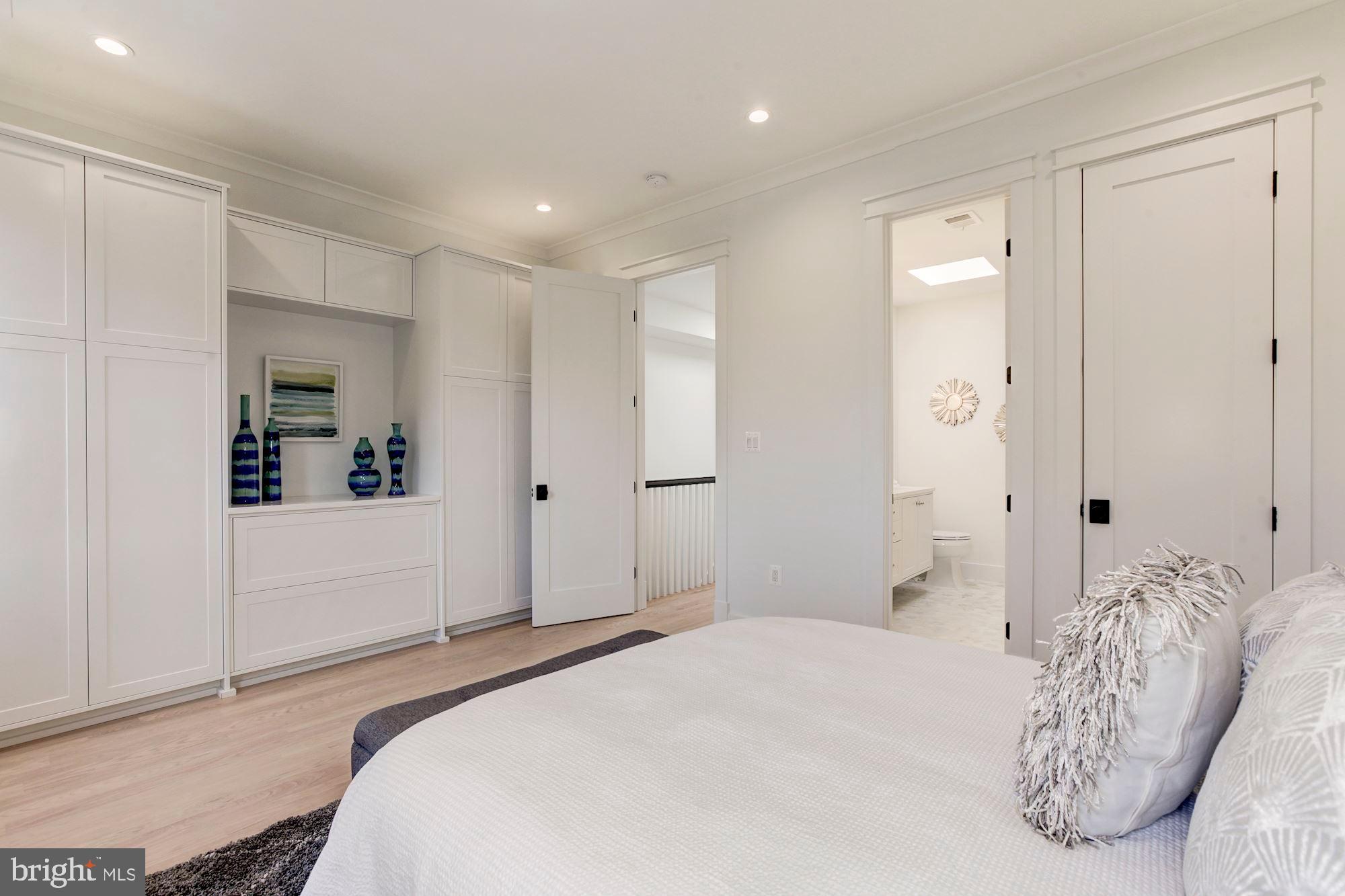 242 10th Street Southeast Washington, DC 20003 - Photo 17 of 43