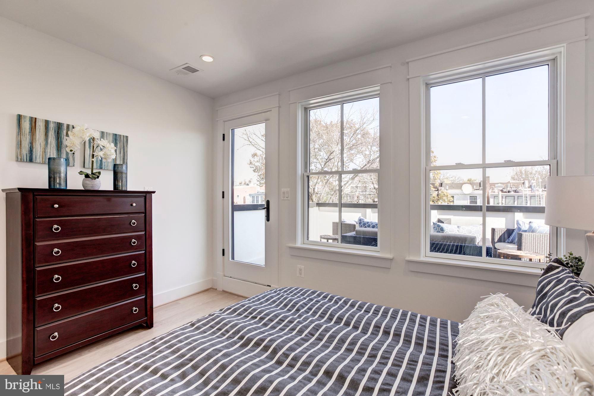 242 10th Street Southeast Washington, DC 20003 - Photo 23 of 43