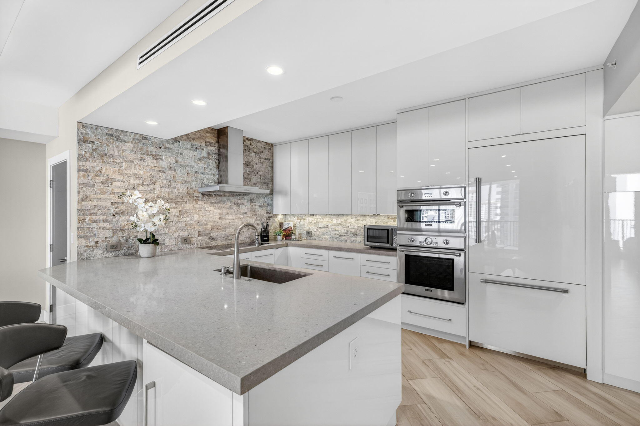 100 South Birch Road, Unit 803 Fort Lauderdale, FL 33316 - Photo 11 of 70 24-web-or-mls-24-print-699A6183