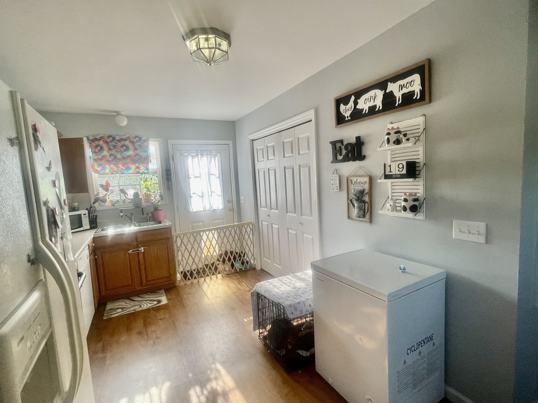 103 McClain Circle Mount Pleasant, TN 38474 - Photo 5 of 14 a living room with furniture and a window
