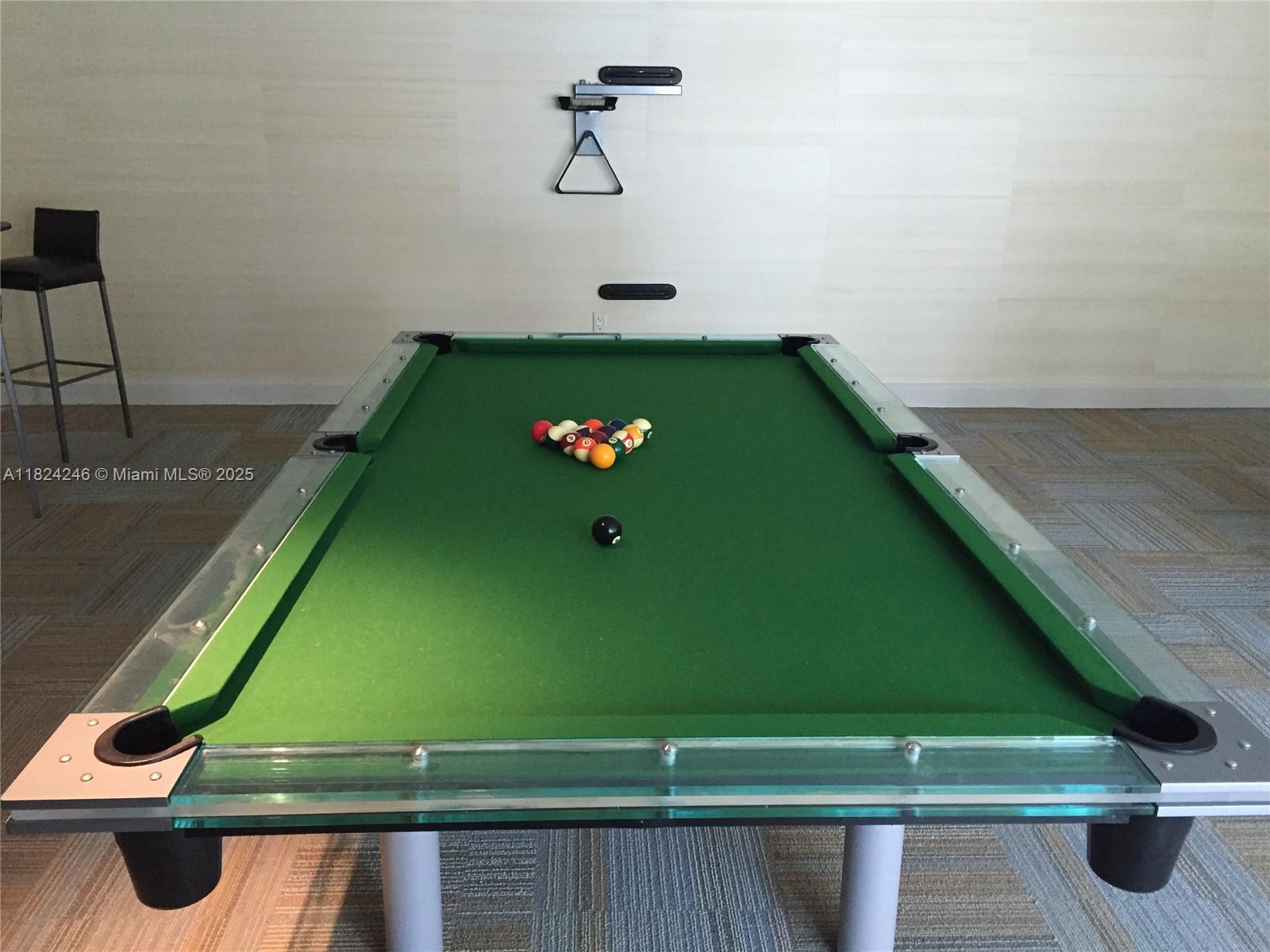 951 Brickell Avenue, Unit 3703 Miami, FL 33131 - Photo 32 of 34 a room with green walls