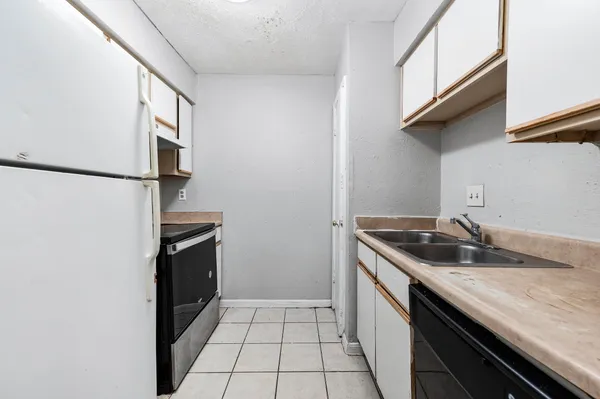 $900 | 9616 Long Point Road, Unit 33, Houston, TX 77055