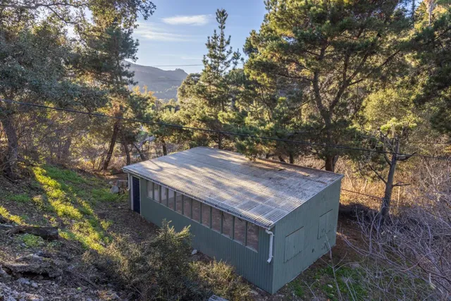 a view of a houses with a mountain
