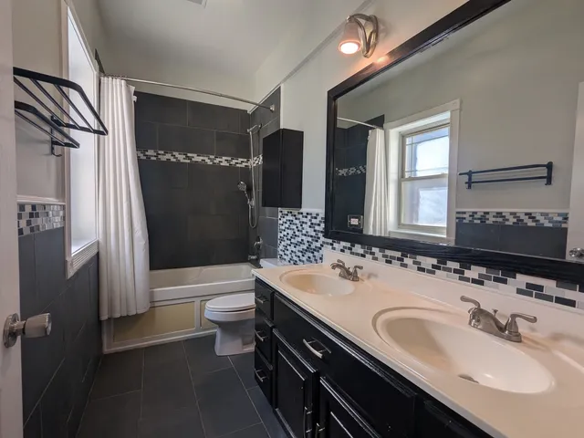 $2,200 | 6814 North Ashland Boulevard, Unit 1C, Chicago, IL 60626