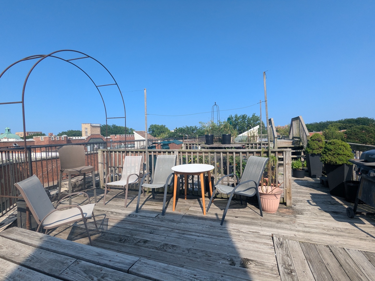 6814 North Ashland Boulevard, Unit 1C Chicago, IL 60626 - Photo 22 of 31 a view of a terrace with seating area