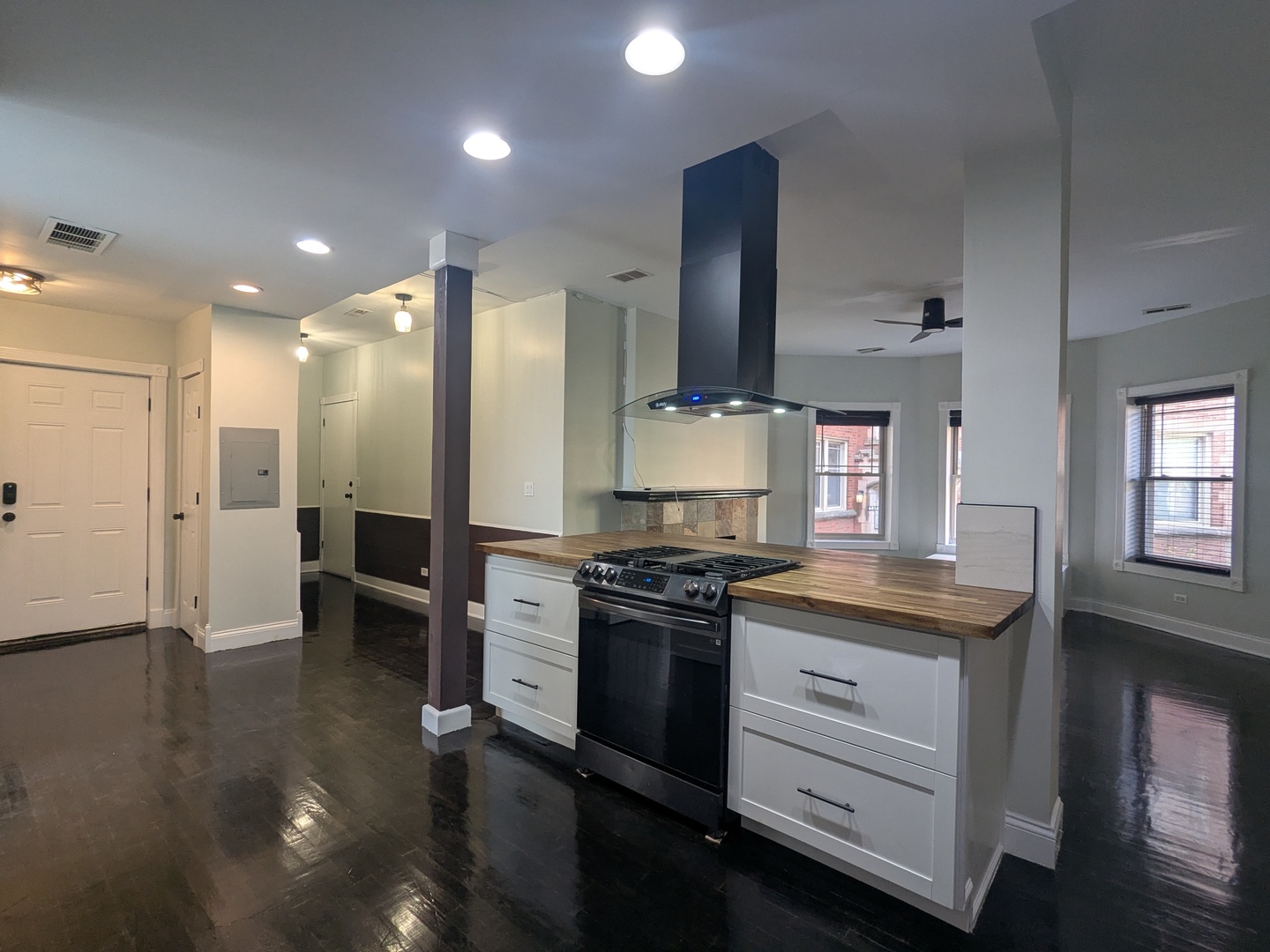 6814 North Ashland Boulevard, Unit 1C Chicago, IL 60626 - Photo 8 of 31 a kitchen with a stove and a refrigerator