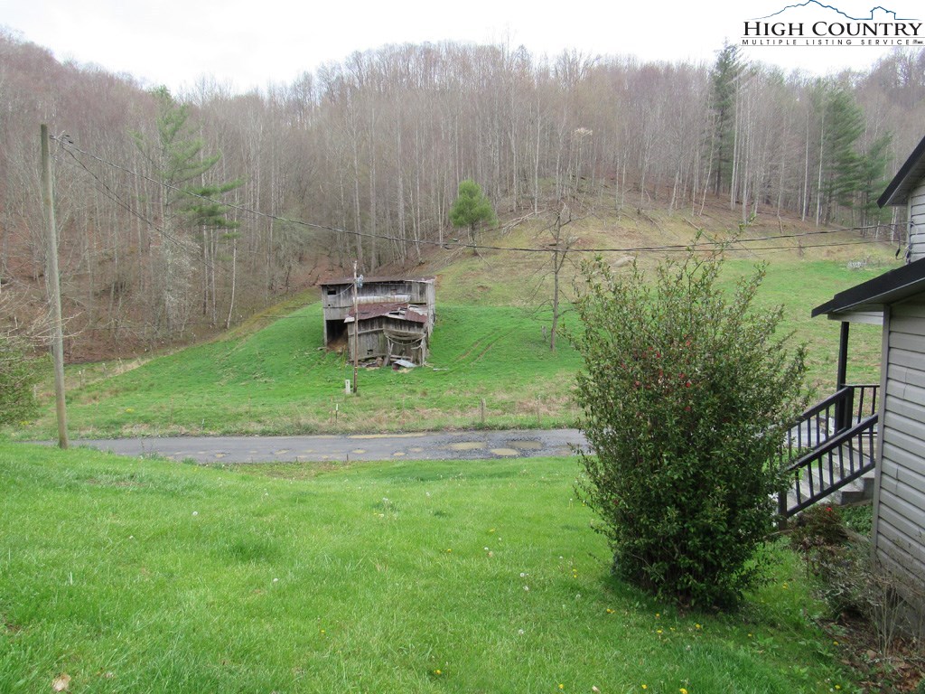 276 Greer Hollow Road Lansing, NC 28643 - Photo 34 of 40 a garden view with a seating space