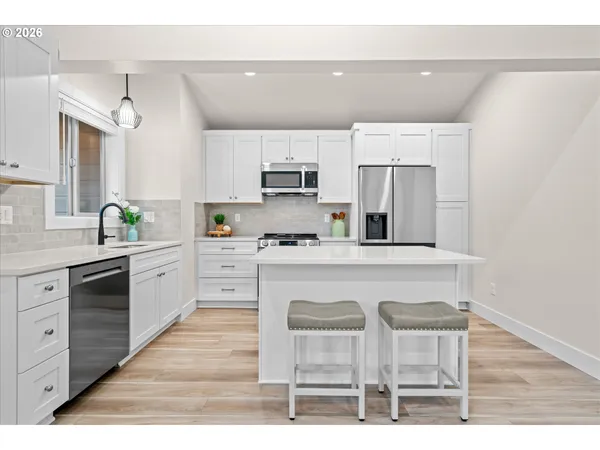 $439,900 | 12300 Meadowlawn Drive, Oregon City, OR 97045