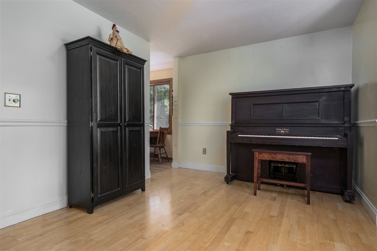48 Thornhill Road Stratham, NH 03885 - Photo 2 of 16