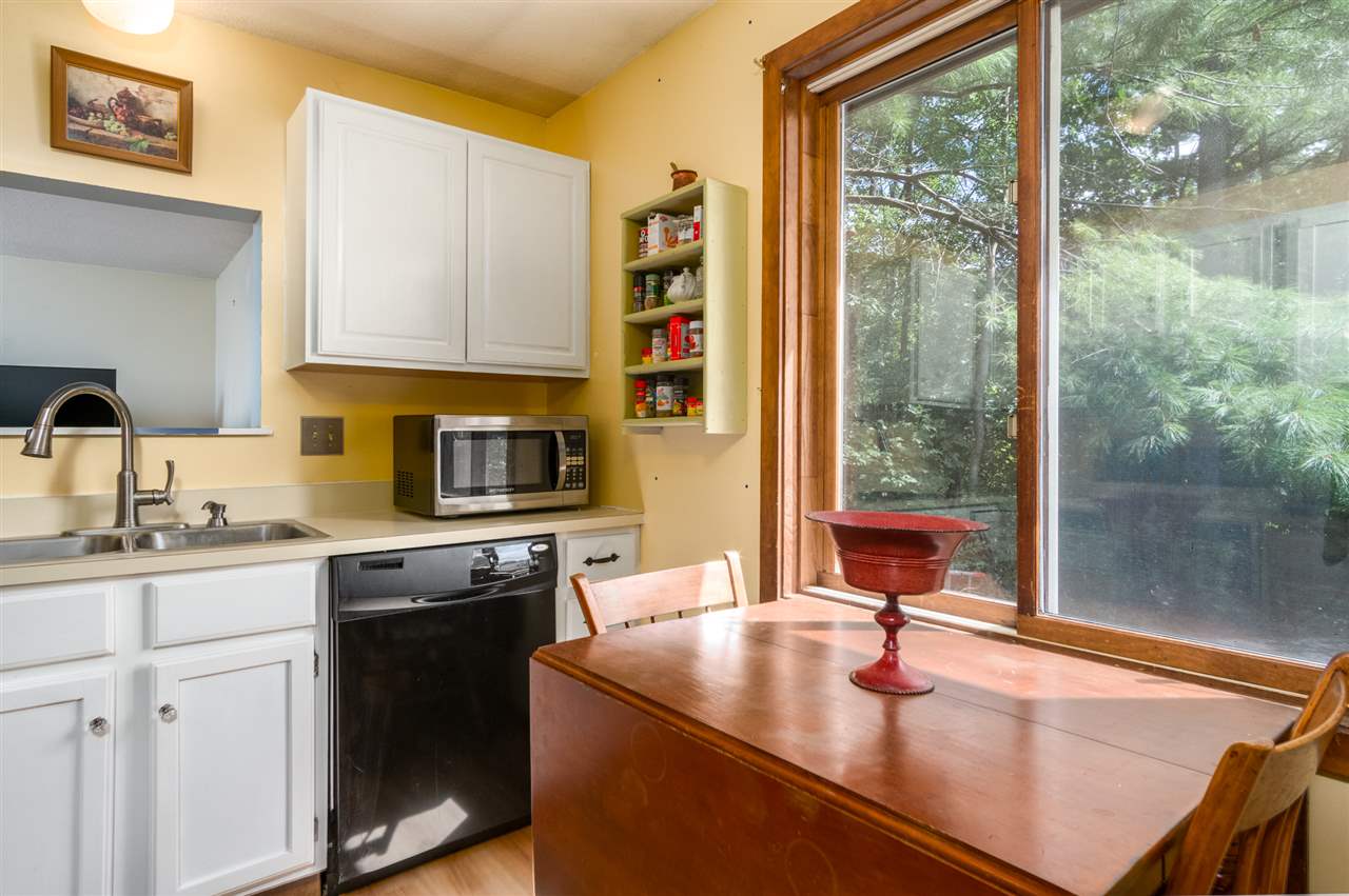 48 Thornhill Road Stratham, NH 03885 - Photo 4 of 16