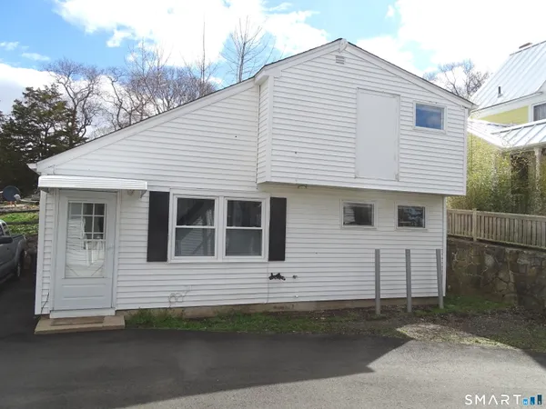 $2,195 | 81 Church Street, Branford, CT 06405