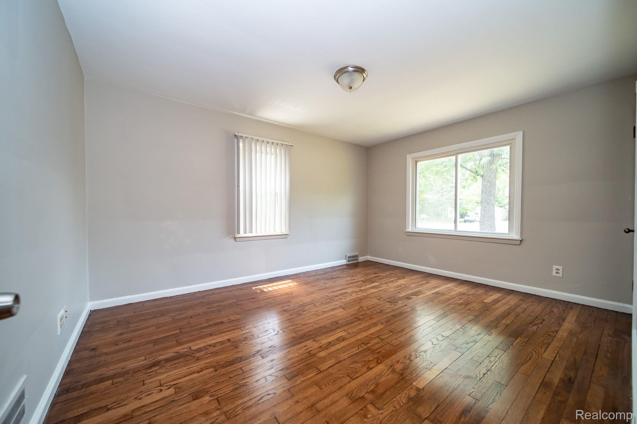 20954 Greenview Road Southfield, MI 48075 - Photo 34 of 55 Gallery Image 34