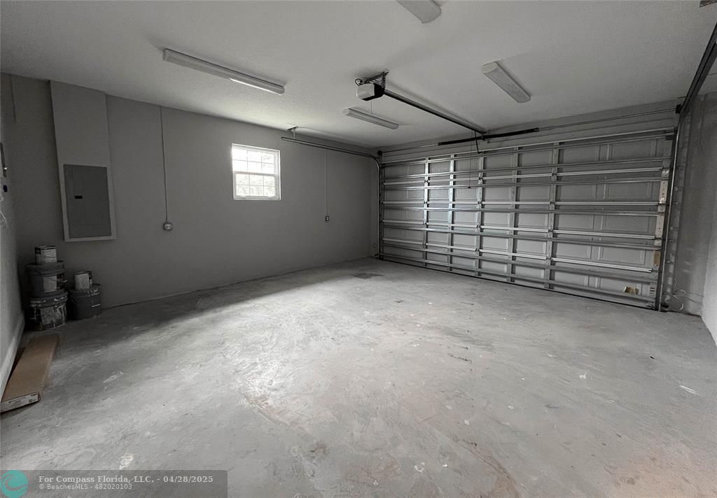 528 Southeast 35th Terrace Okeechobee, FL 34974 - Photo 4 of 4 a view of an empty room