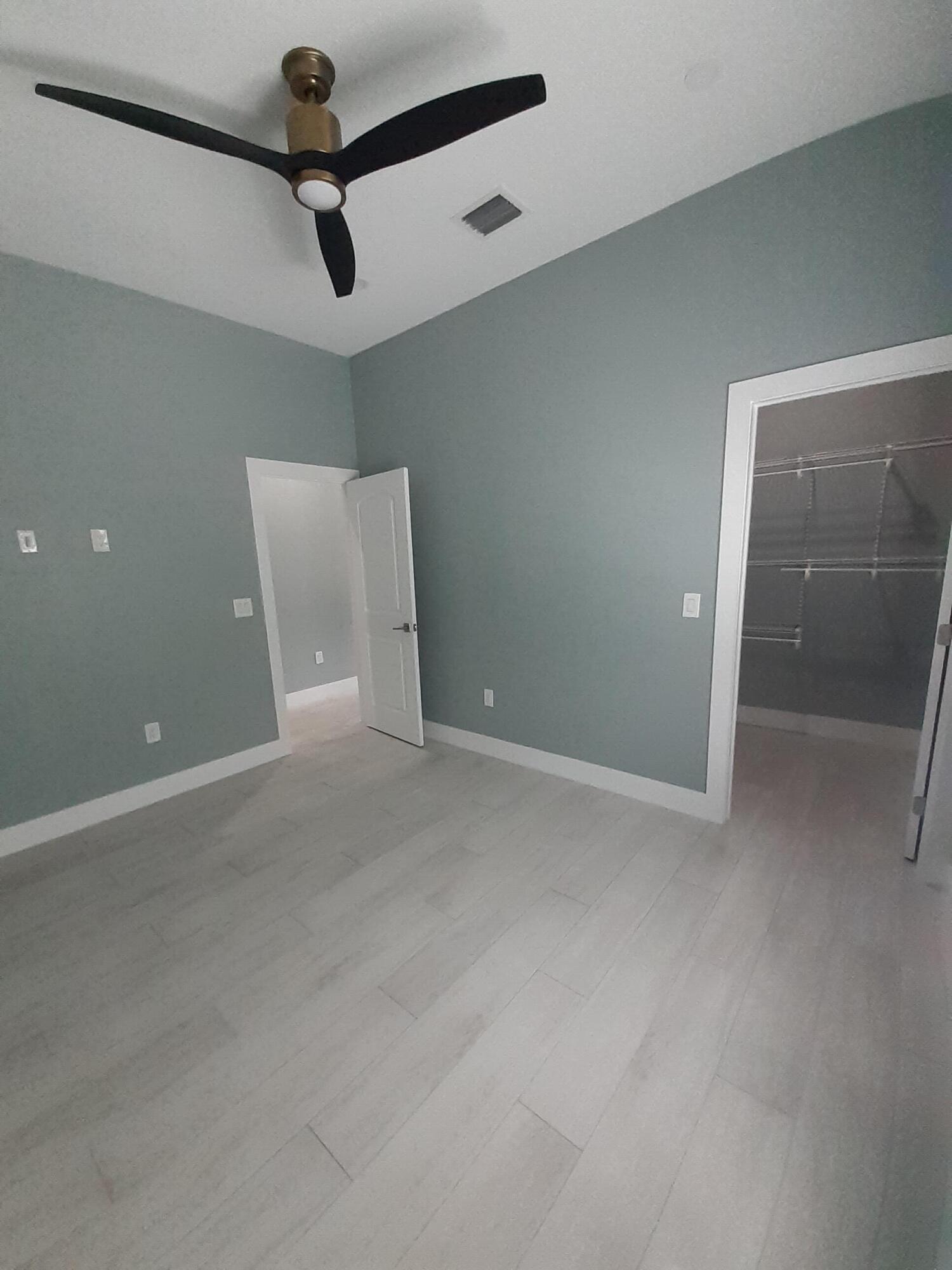 23 Jenny Lane Key Largo, FL 33037 - Photo 16 of 38 an empty room