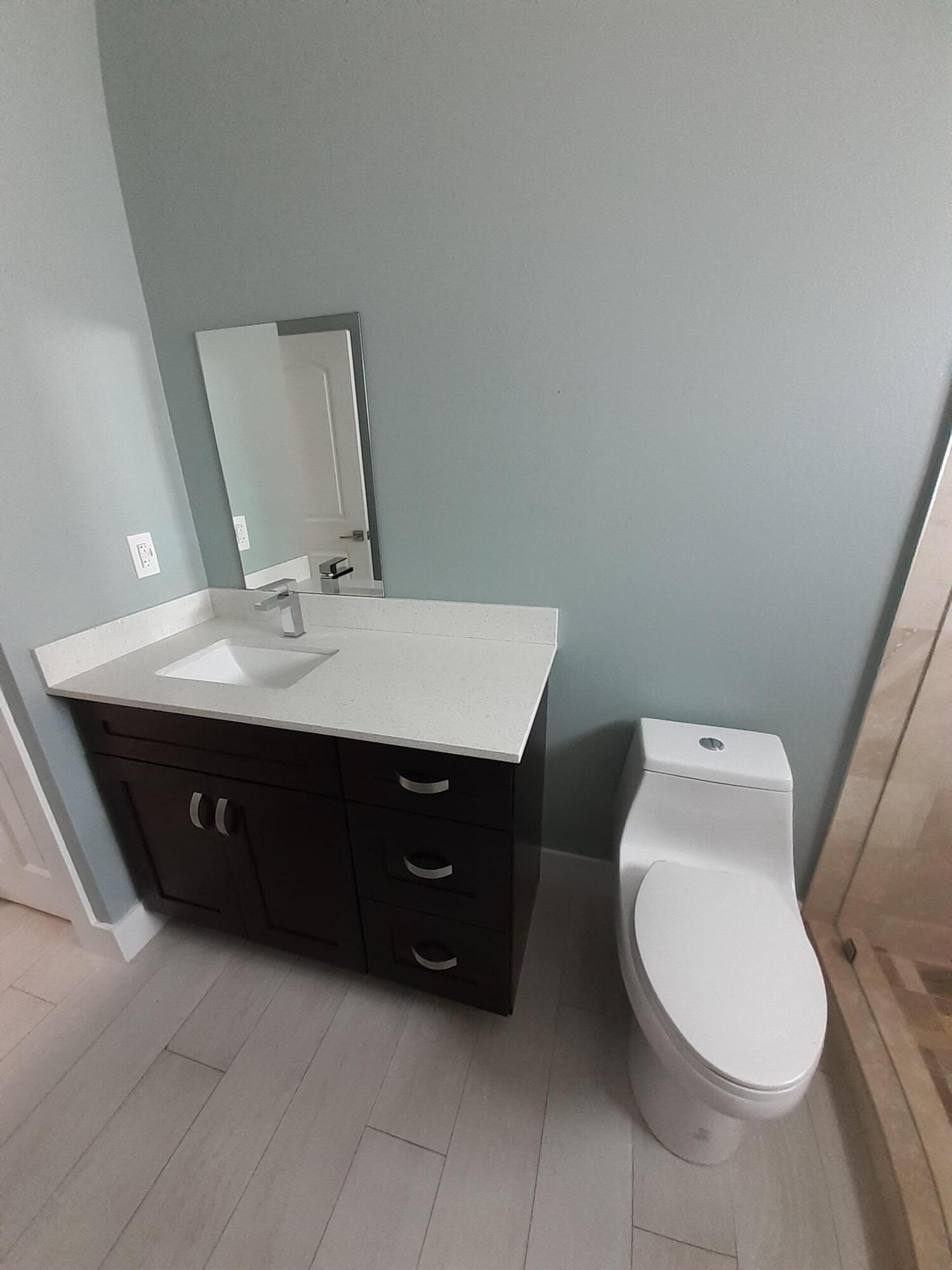 23 Jenny Lane Key Largo, FL 33037 - Photo 22 of 38 a bathroom with a toilet sink and mirror