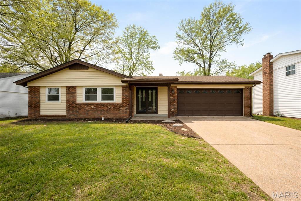 341 Roanoke Drive Belleville, IL 62221 - Photo 1 of 28