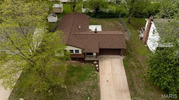 $265,000 | 341 Roanoke Drive, Belleville, IL 62221