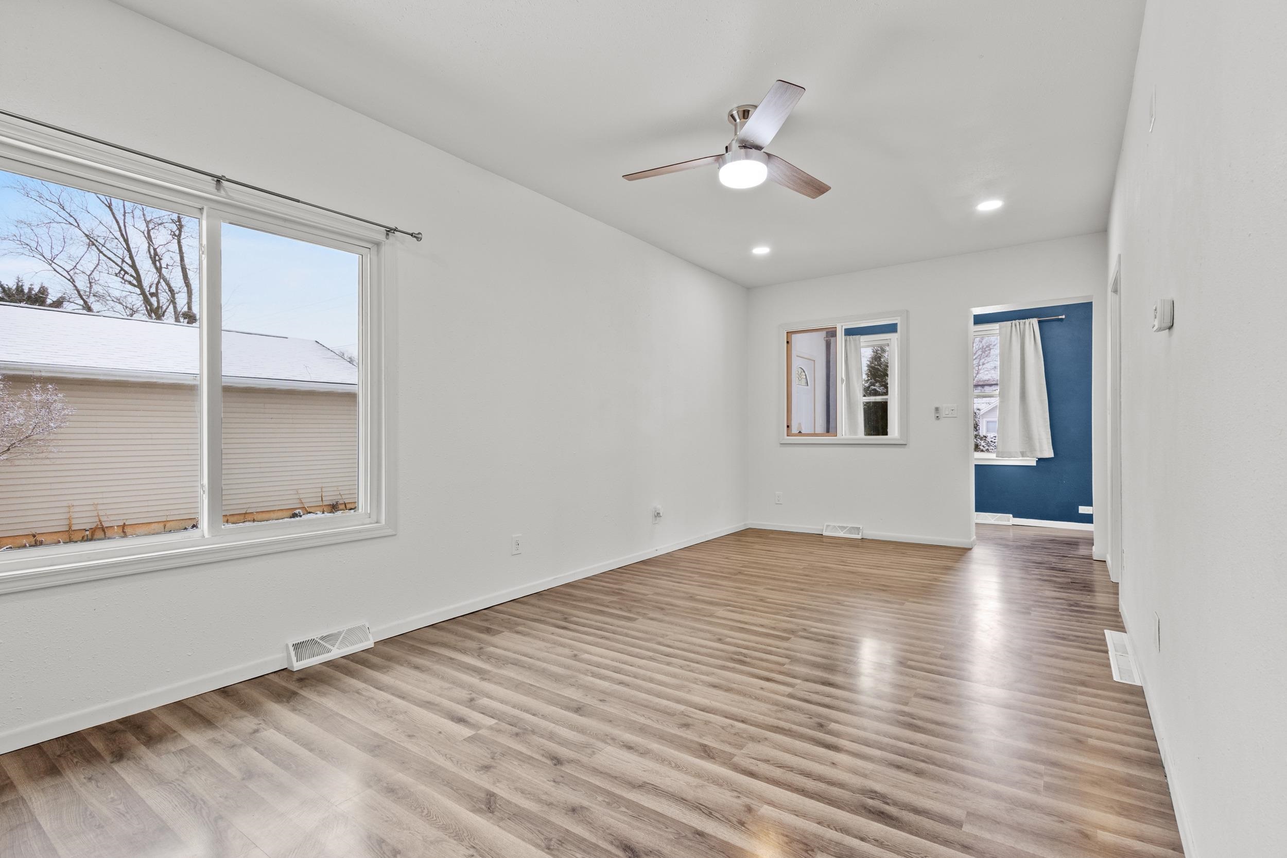 2206 Ashland Street Oshkosh, WI 54901 - Photo 11 of 37