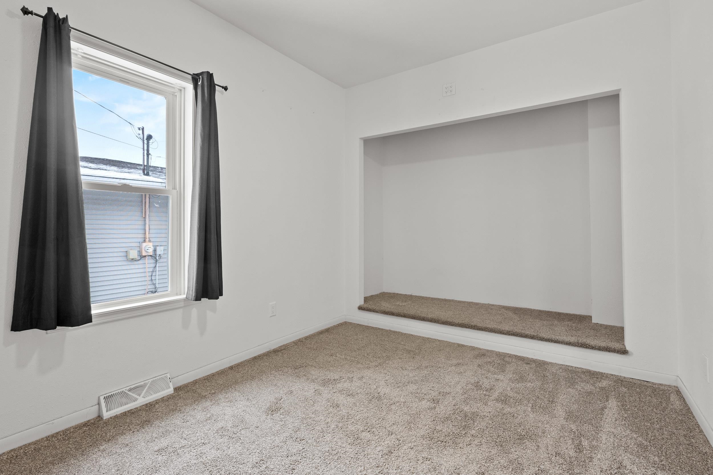 2206 Ashland Street Oshkosh, WI 54901 - Photo 14 of 37