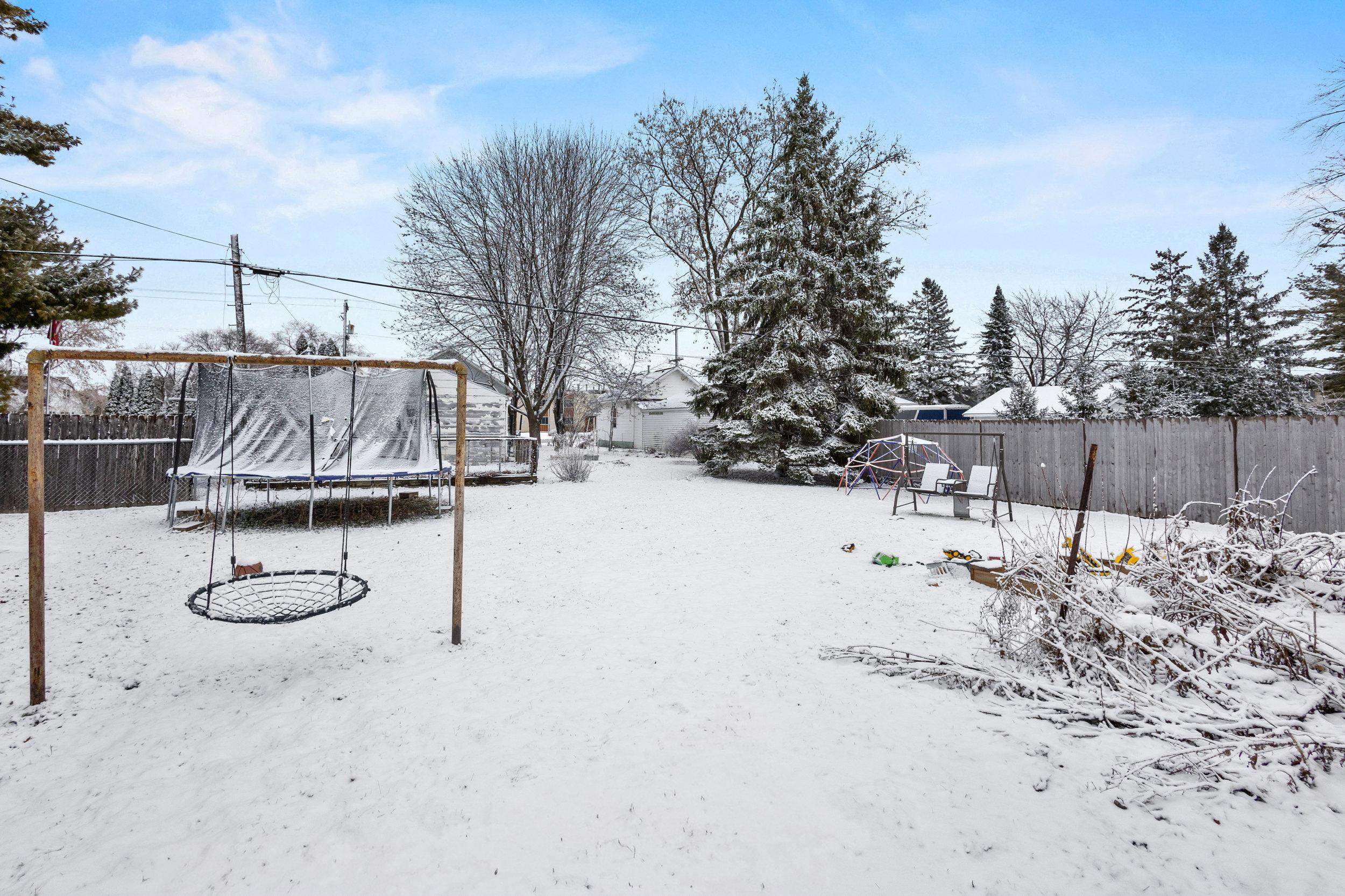 2206 Ashland Street Oshkosh, WI 54901 - Photo 29 of 37