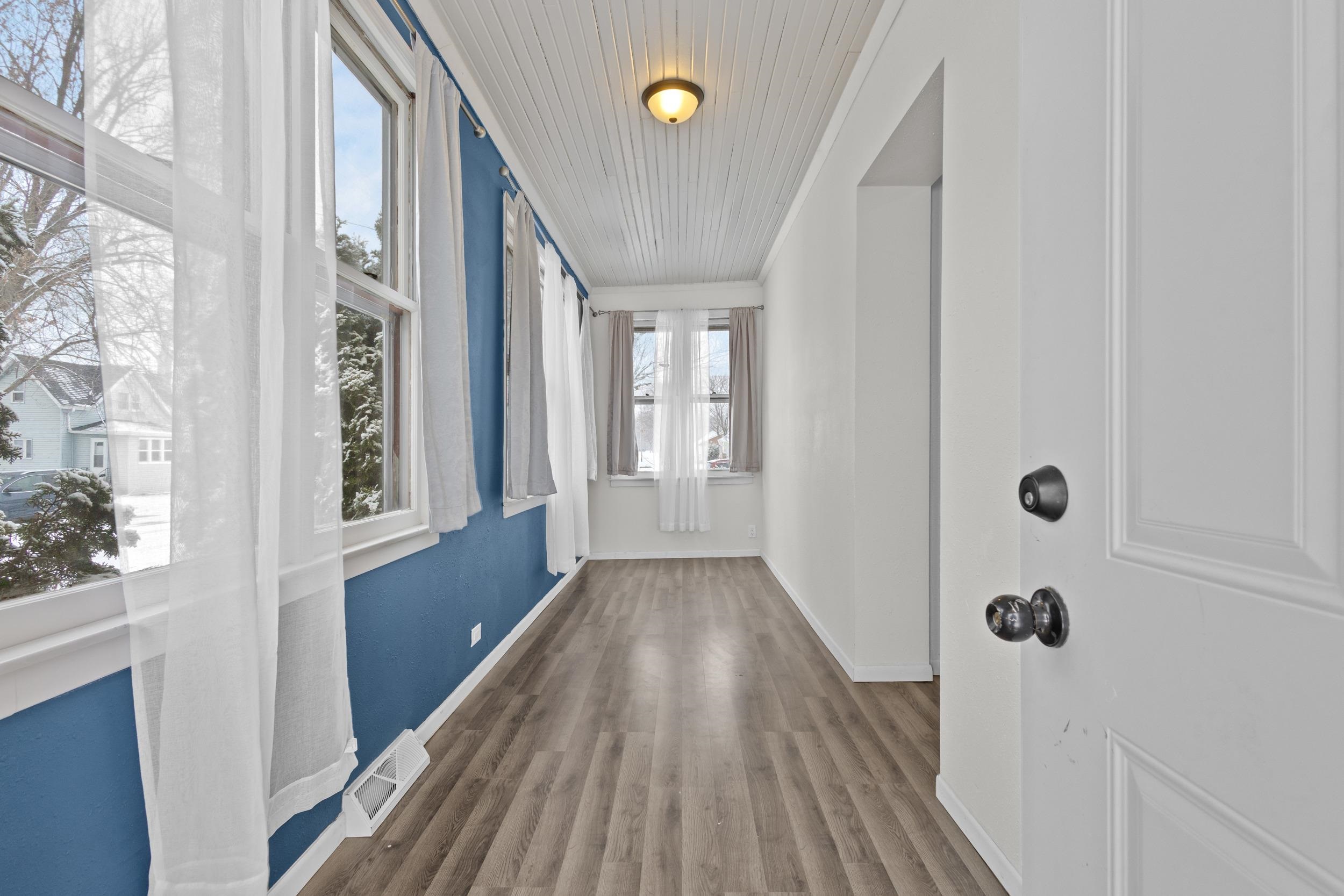 2206 Ashland Street Oshkosh, WI 54901 - Photo 7 of 37