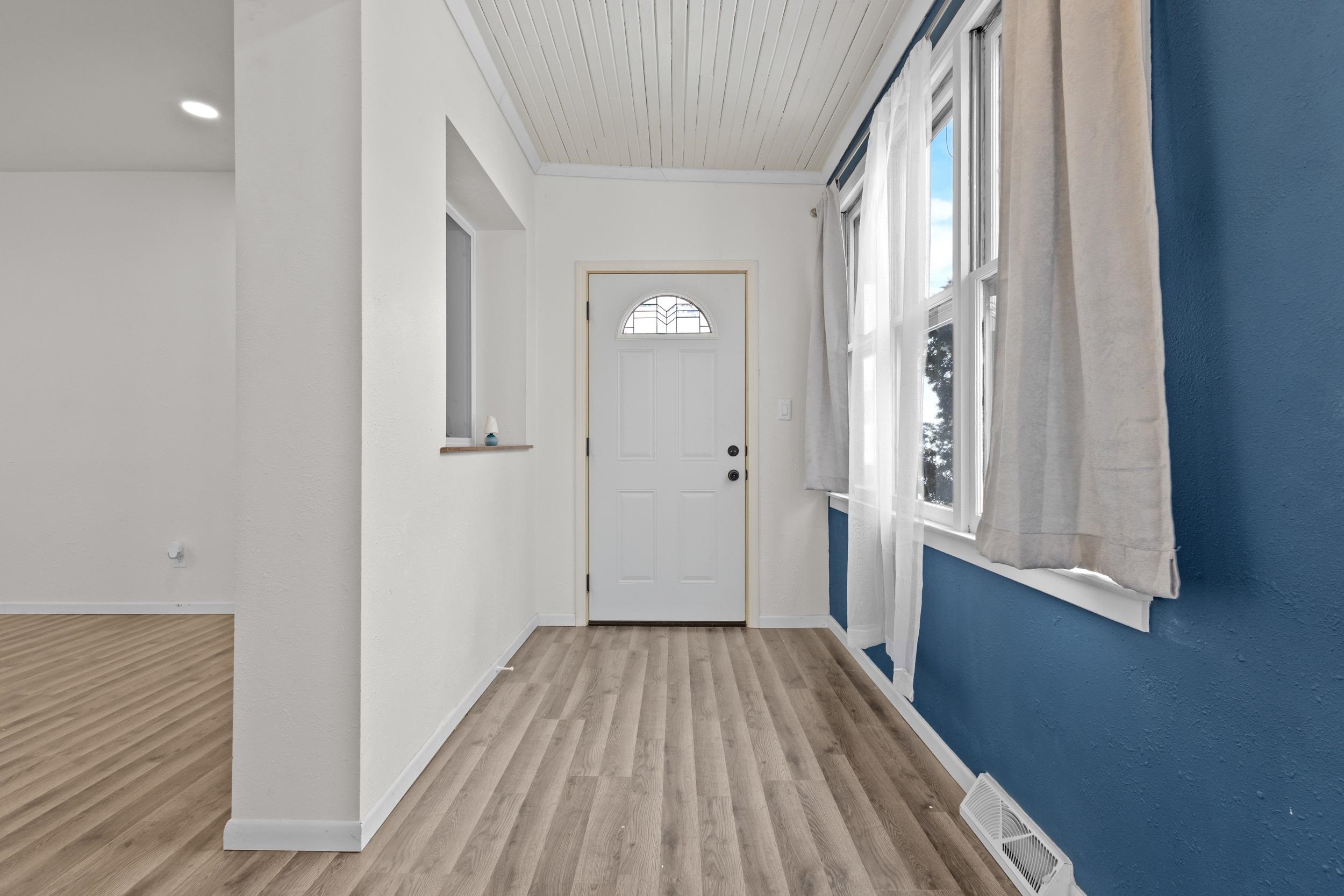 2206 Ashland Street Oshkosh, WI 54901 - Photo 8 of 37