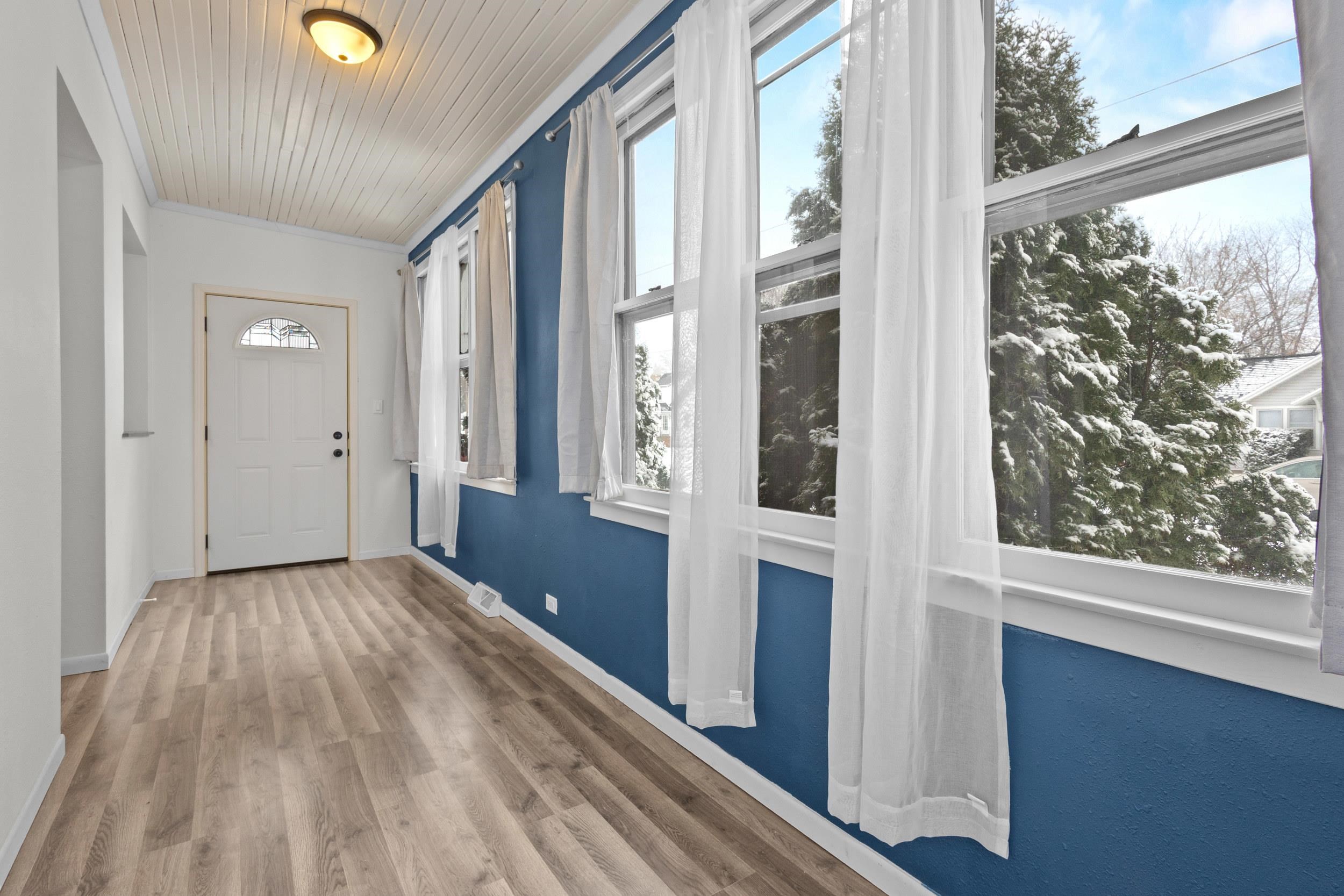 2206 Ashland Street Oshkosh, WI 54901 - Photo 9 of 37