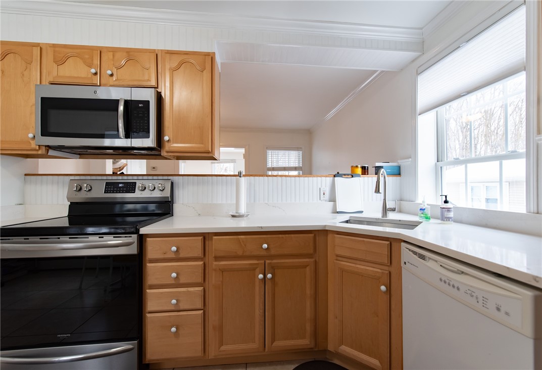 95 Rowley Street Providence, RI 02909 - Photo 10 of 35