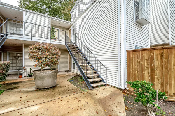 a view of a house with outdoor space
