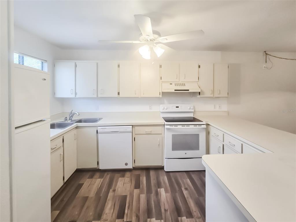 6033 34th Street West, Unit 11 Bradenton, FL 34210 - Photo 3 of 16