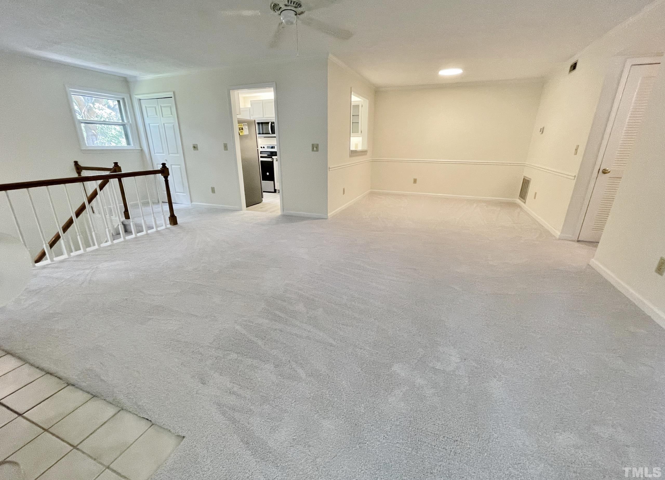 712 Broad Leaf Circle, Unit 712 Raleigh, NC 27613 - Photo 11 of 26 en empty room with a mirror