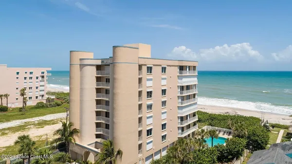 a picture of a wall with a white building