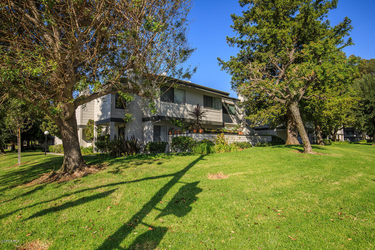 6542 Stoney View Lane, Unit 5 Simi Valley, CA 93063 - Photo 2 of 32 a view of backyard of house