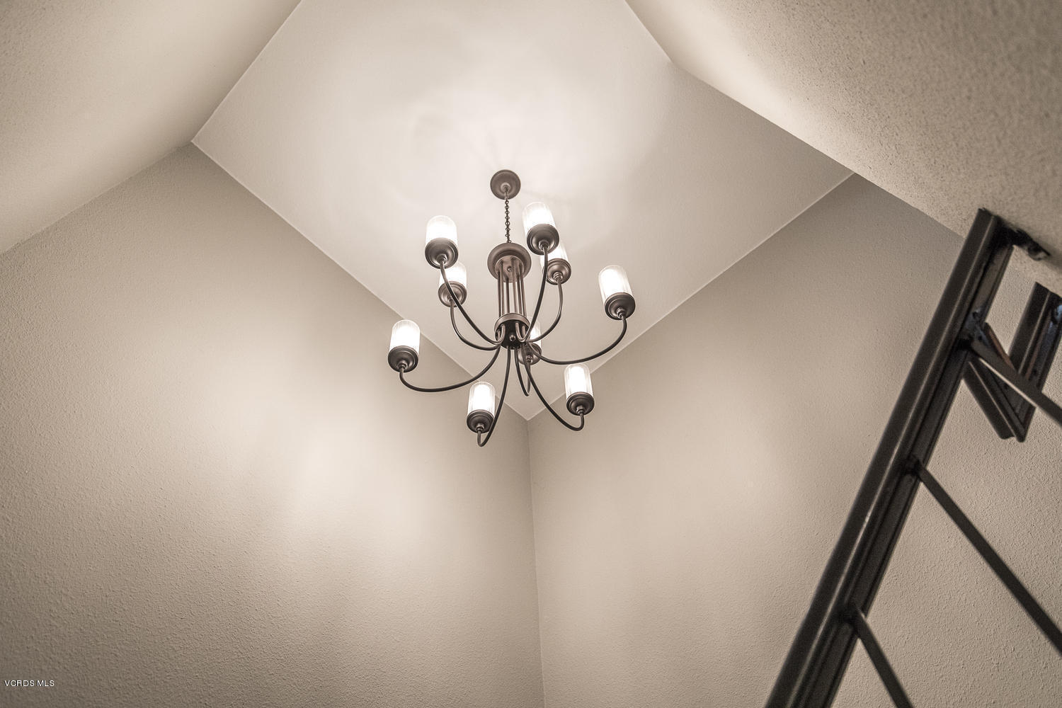 6542 Stoney View Lane, Unit 5 Simi Valley, CA 93063 - Photo 21 of 32 a view of light bulb